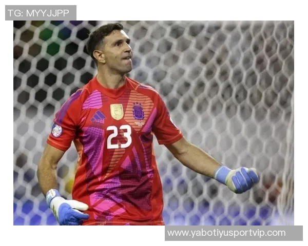 意媒报道肇事门将马丁内斯正在接受检查情绪仍然震惊不已